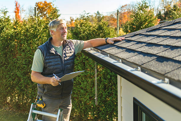 Professional Roofing technician working in Frostproof, FL